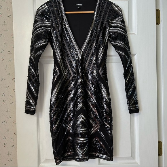 EXPRESS Sequined Geometric Print Long Sleeve Dress - Picture 10 of 15